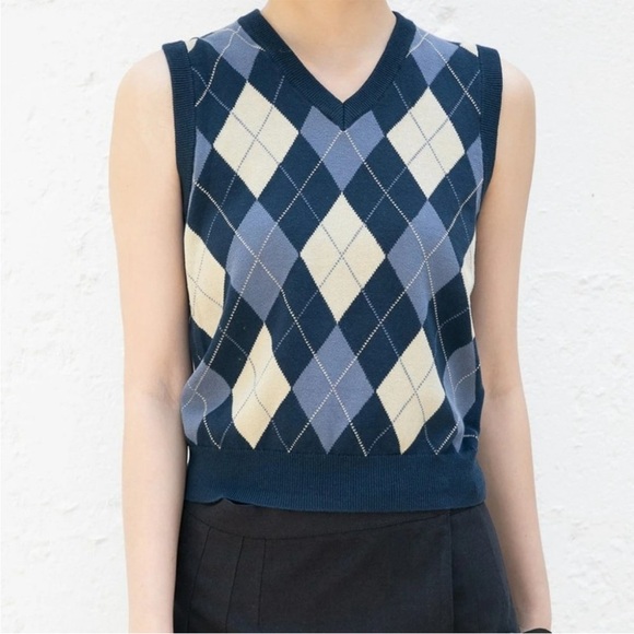 BRANDY MELVILLE RILEY CROPPED SWEATER VEST - BLUE - Picture 1 of 3